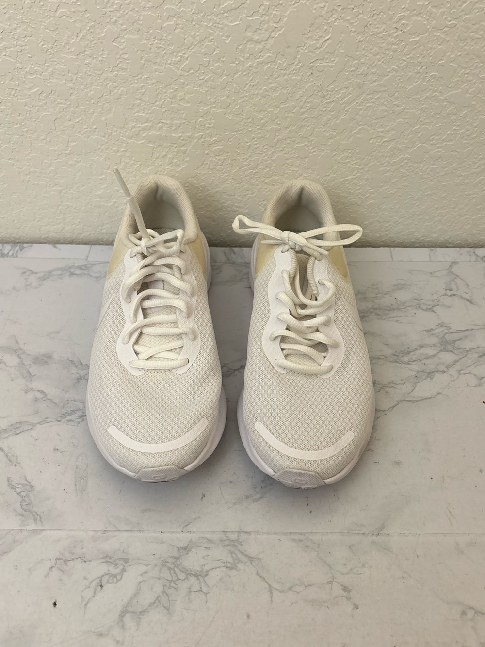 Nike Revolution 7 Women’s Size 7.5 Shoes White FB2208-100 Lace Up Sneakers